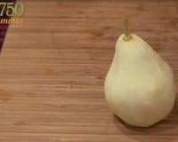 Peler une poire pour pocher