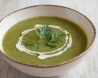 Potage anti-gaspi avec fanes de carottes