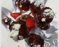 Le goût d'une fraise chocolatée renforcé par une note salée de saucisson et fromage. Un vrai régal en bouche !