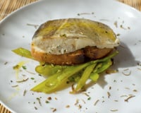 Dos de cabillaud poêlé, ramen crevettes sautées aux légumes et sauce citron confit et gingembre