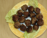 Ce sont des boulettes de viande de boeuf que l'on sert avec de la sauce tomate et des pâtes (recette italienne).