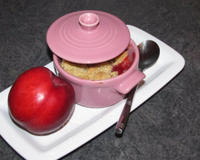 C'est la saison des nectarines, rien de tel qu'un petit crumble bien gourmand pour les accompagner :)