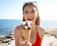Envie d’apporter des glaces en pique-nique ? Voici l’astuce pour les transporter facilement et les conserver sans qu’elles ne fondent !