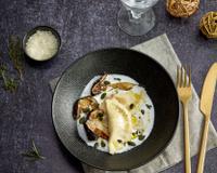 Pour une entrée ou un plat festif, voici des raviolis 100% fait maison de la pâte à la garniture. La pâte à raviolis est réalisée…