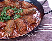 Boulettes de viande hachée à la sauce tomate.