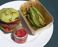 Un burger revisité de courgette ronde accompagné de ses frites de courgettes. Cette recette remporte la 1ère place du concours Courgettes en fête.