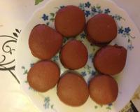 Macarons simples avec ganache au chocolat.