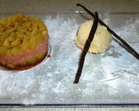Dessert à la pomme, poudres de spéculoos et biscuits roses de Reimscercles de présentation de 7cm.