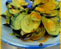 Prenez des moules de bouchot irlandaises...une cuisson à la marinière rapide et une petite sauce réalisée avec crème fraîche et curry. Une belle recette originaire des…