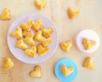 Ces petites tourtes en forme de coeur chavira le coeur de votre bien aimé(e).
Parfaits pour la St Valentin, ces petites « pies » (tourte en anglais) sont garnies de…