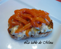 Caviar d'aubergines au chèvre frais et languettes de poivron