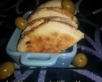 Une recette gourmande de petits pains qui font un peu penser aux batbouts. Le principe est simple et c'est gourmand, les garnir avec ce qu'on veux.