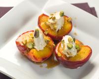 Cette recette est parfaite pour un dessert d'été. Choisissez de belles pêches sur le marché et laissez au St Môret®, le soin d'apporter une touche de fraîcheur et de…