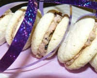 Petits macarons à l'aubergine et tamara