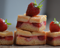 Carrés aux fraises maison