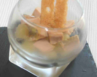 Compotée de poire au foie gras, mouillette de pain d'épices