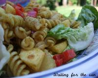 Une salade très colorée qui associe féculents et légumes, légèrement relevée de curry moyen.