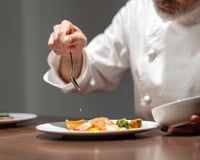 Guide Michelin : ce chef détrône Alain Ducasse au palmarès des étoiles cumulées !