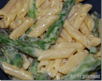 Penne au parmesan et aux asperges, sauce hollandaise
