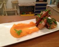 Agneau rôti avec croûte d'abricots et coriandre, purée de carottes et zeste de citron vert.