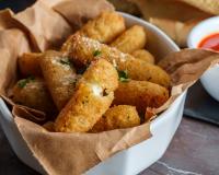 Norbert Tarayre partage sa technique pour faire des mozza sticks bien filants pour l’apéro