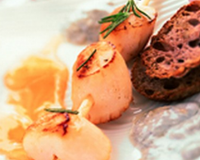 Saint-Jacques poêlées au romarin et vinaigrette au Sainte-Maure de Touraine