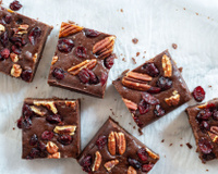 Brownie fudgy aux noix de pécan et cranberries
