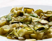 Très rapide à faire, peu d'ingrédients nécessaire, le sauté de courgettes est très raffiné et simple à réaliser.