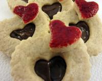 Petits biscuits à la bonne saveur de cannelle, pas trop sucrés et fourrés au Nutella.