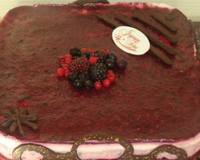 Bavarois chocolat blanc / mûres sur sa génoise choco