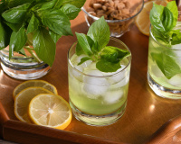 Connaissez vous le “basil smash tonic”,  un cocktail à base de basilic qui pourrait bien détrôner le mojito cette année !