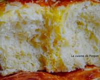 Une délicieuse brioche dont la mie est bien filante et moelleuse, comme un gâteau!
