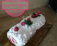 Buche Noix de Coco et Framboises de Noël