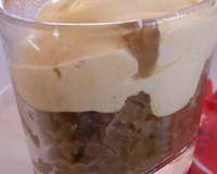 De délicieuses verrines, composées d'une couche de caviar d'aubergines froide, et par dessus, d'une couche de Saint Morêt fondu, épicé, et servi chaud...Un vrai petit…