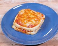 Cette pizza-croque au Air fryer est la recette parfaite pour un repas express en semaine