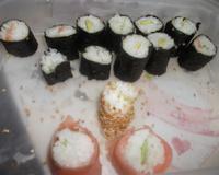 Des sushis maison quoi de mieux par contre il faut s'armer de patiente !