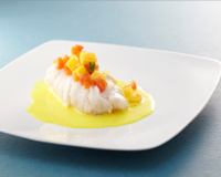 Dos de cabillaud Skrei de Norvège poché au lait de coco et parfumé au curcuma