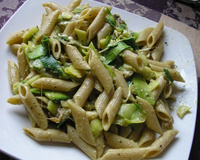 Pâtes aux courgettes / pesto / jambon de parme et mozzarella