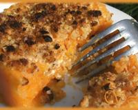 Un délicieux croustillant au Roquefort sur une purée de courge agréablement persillée de ce fromage.