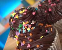 Ces cupcakes au chocolat vont en régaler plus d'un. Une recette facile à savourer au goûter ou en dessert.