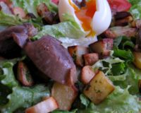 Salade gourmande aux gésiers confits et pommes sarladaises