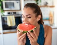 Les 5 fruits et légumes les plus riches en eau pour s'hydrater facilement lorsqu'il fait chaud