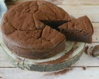 Un gâteau au chocolat surprenant où on remplace le beurre par la purée de betterave et c'est juste bluffant.