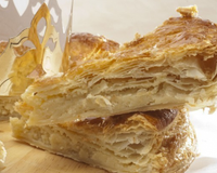 Dessert classique de l'Epiphanie : entre le croustillant de la pâte feuilletée et le moelleux de la frangipane...