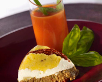 Polenta de concasse d'aubergine et de fromage de chèvre frais. Gaspacho de tomate