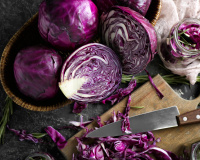 Après les courgettes, découvrez la scarpaccia au chou rouge, une spécialité italienne délicieuse