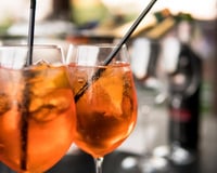 Et si vous prépariez votre propre Aperol ? L'incroyable recette du chef Thibaut Spiwack pour révolutionner vos Spritz