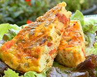 Bien évidemment, les grecs ne font pas de tortilla (d'où les guillemets) mais quelque chose qui s'en rapproche et qui s'appelle la strapatsada, des oeufs…