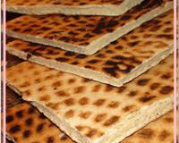 C'est la galette algérienne ! Nous ne pouvons pas faire de ramadan, de chorba ou certains plats traditionnels sans elle !