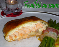 Du filet de saumon entouré de pâte feuilletée et crème au boursin.Le saumon reste bien moelleux.Une vraie recette de Noël !